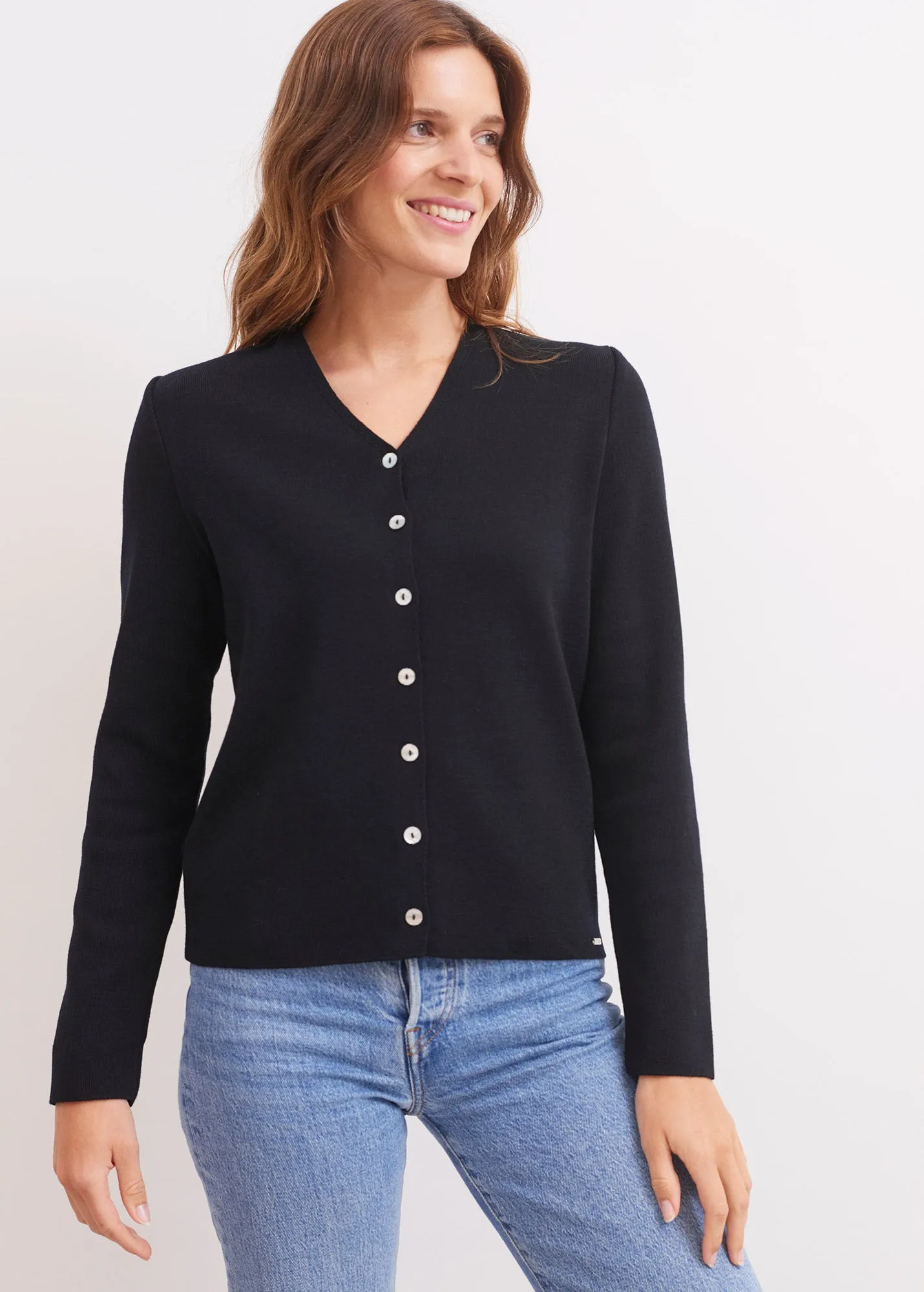 Brevands V neck cardigan - in soft wool (NOIR)