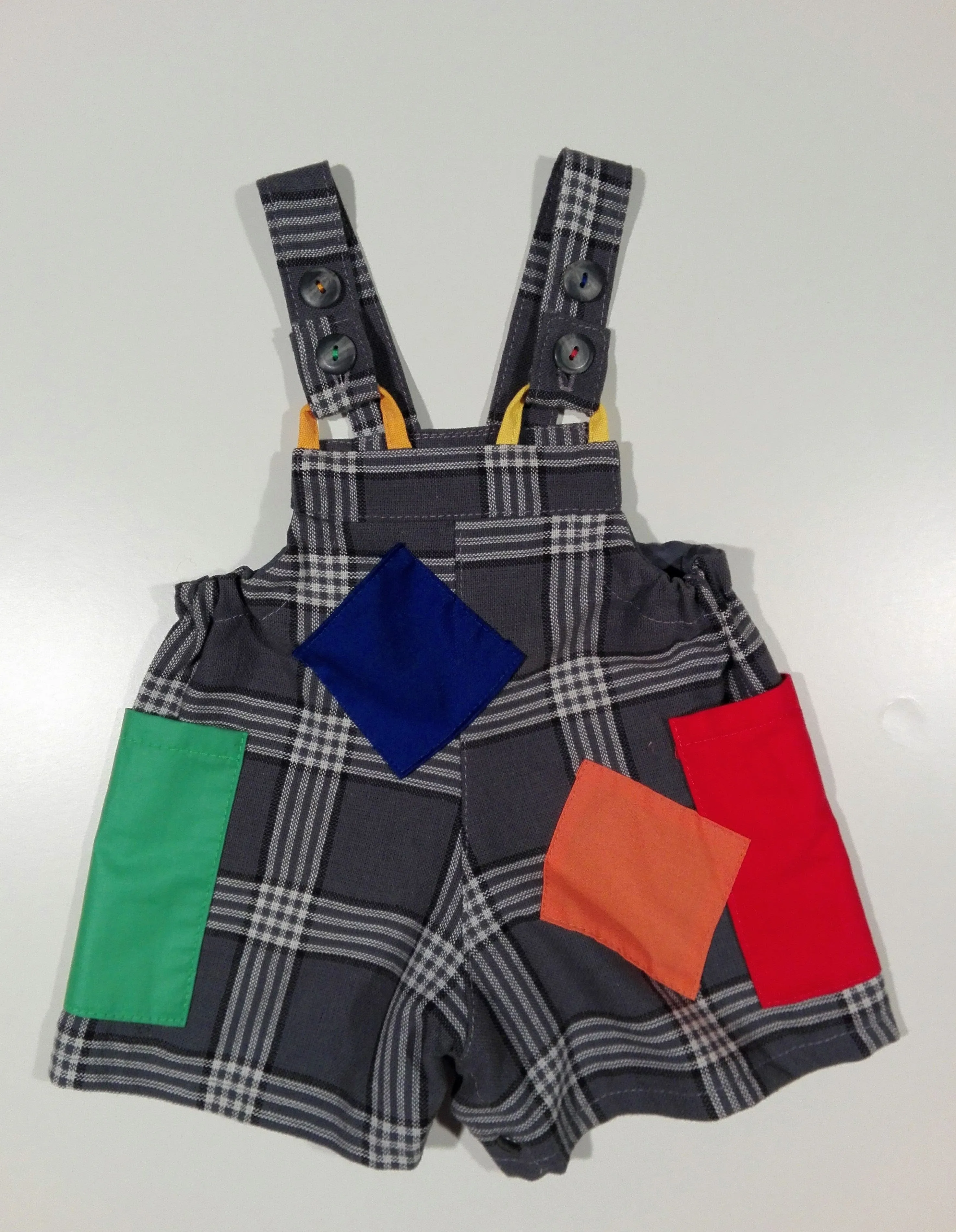 Short dungaree in cotton/linen with colored patches